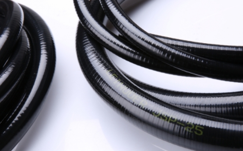 食品機械頻繁清潔，什么軟管耐沖又耐腐蝕？